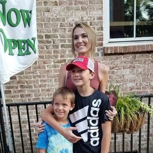 Meet your Posher, Dee